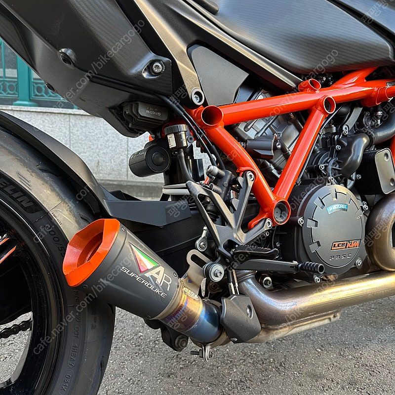 KTM 1290 슈퍼듀크 R 10