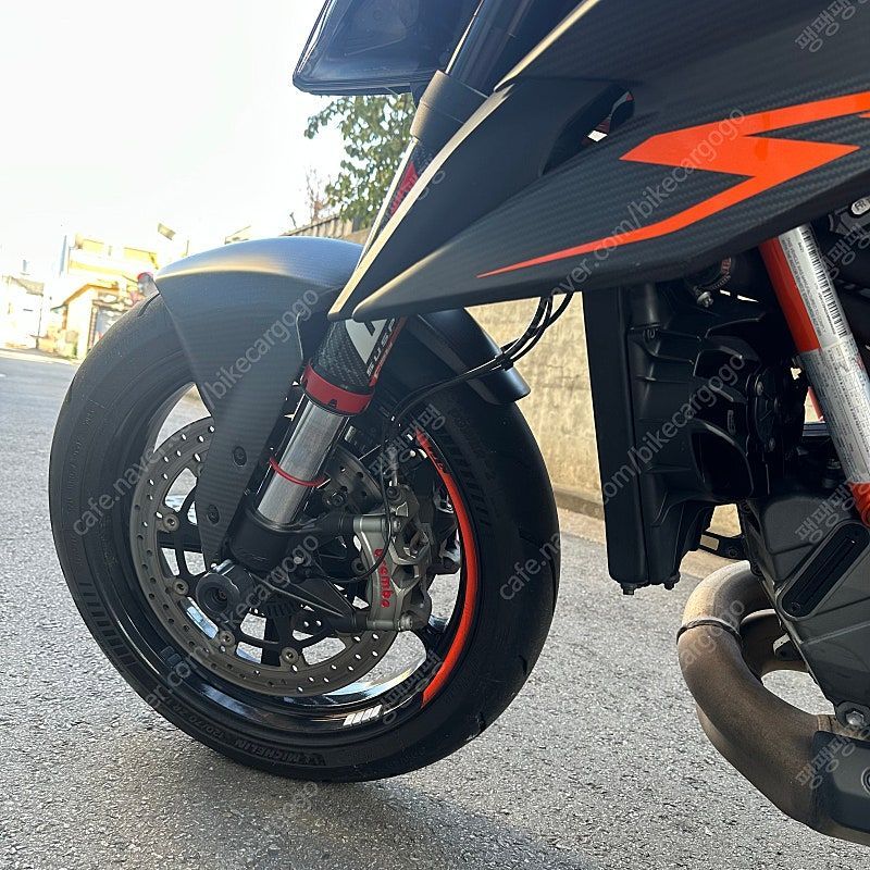 KTM 1290 슈퍼듀크 R 14