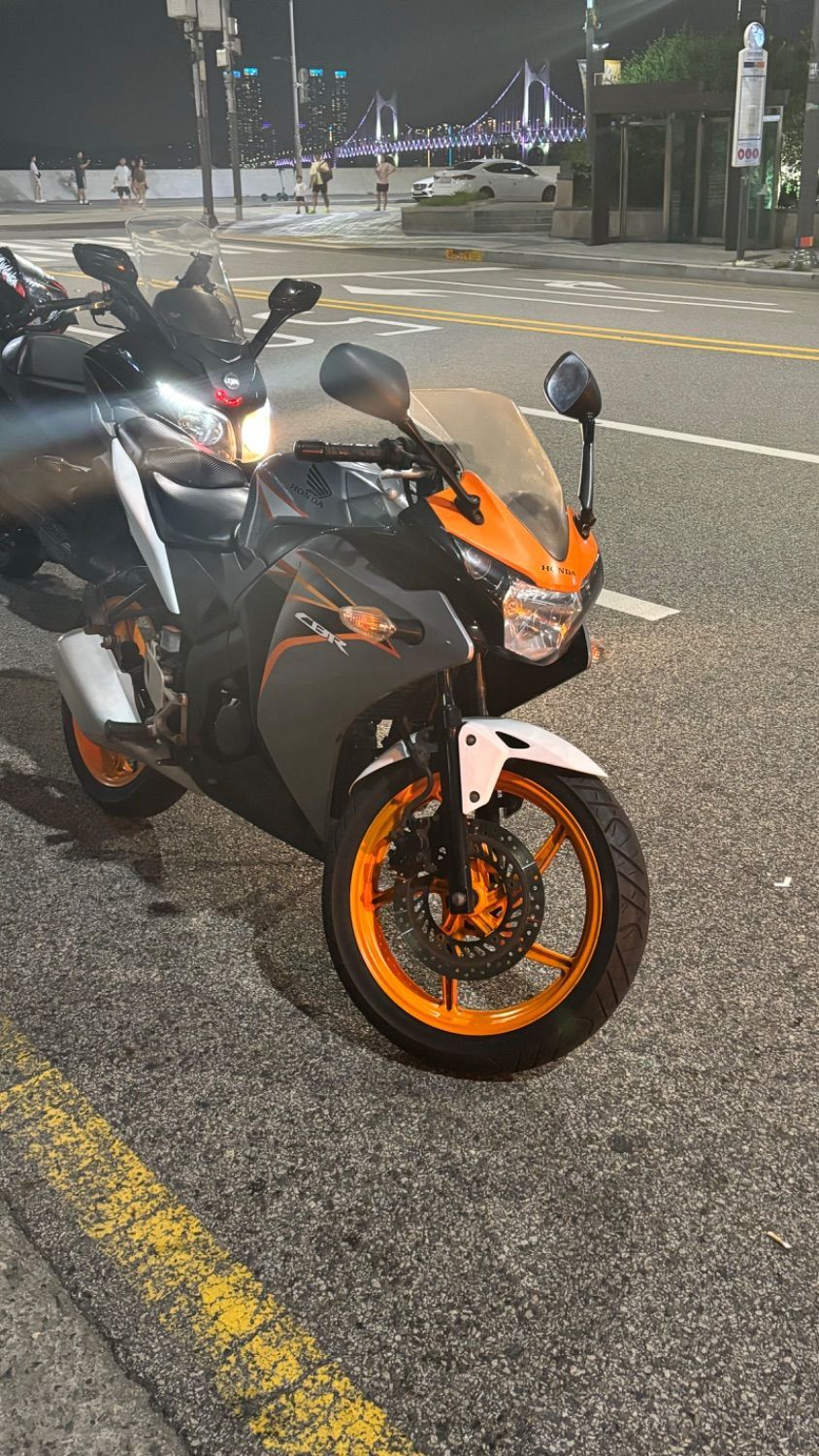 혼다 CBR 125 R main