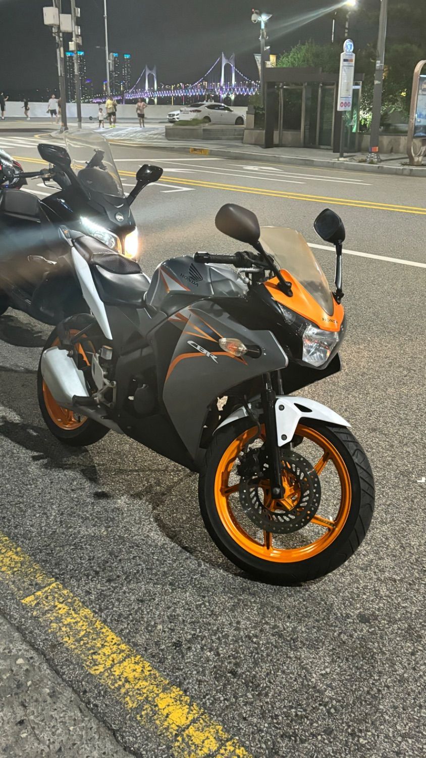 혼다 CBR 125 R thumb 2