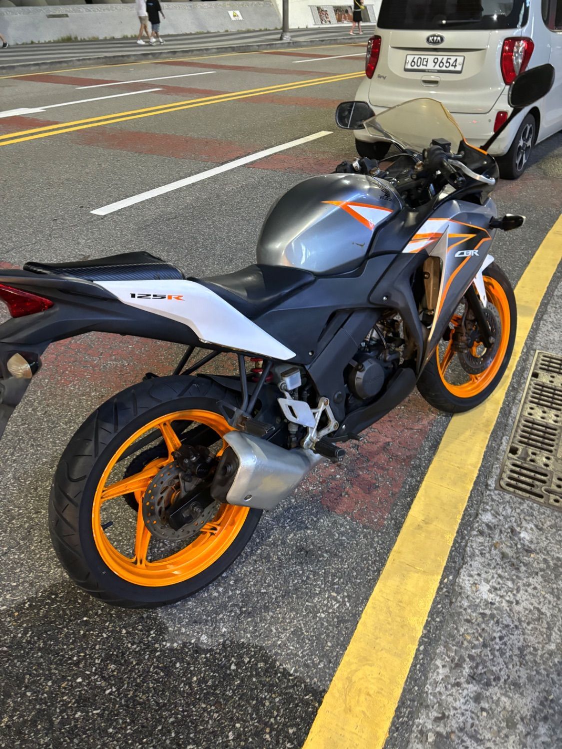 혼다 CBR 125 R 4