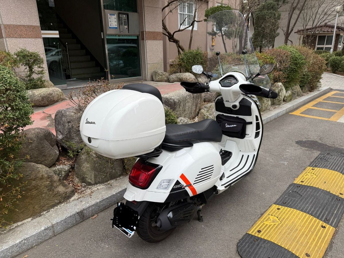 베스파 GTS 125 슈퍼스포츠 thumb 2