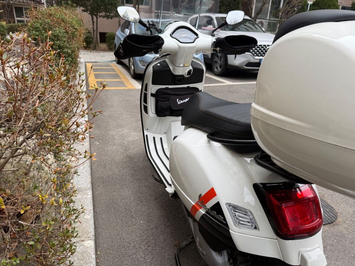 베스파 GTS 125 슈퍼스포츠 more