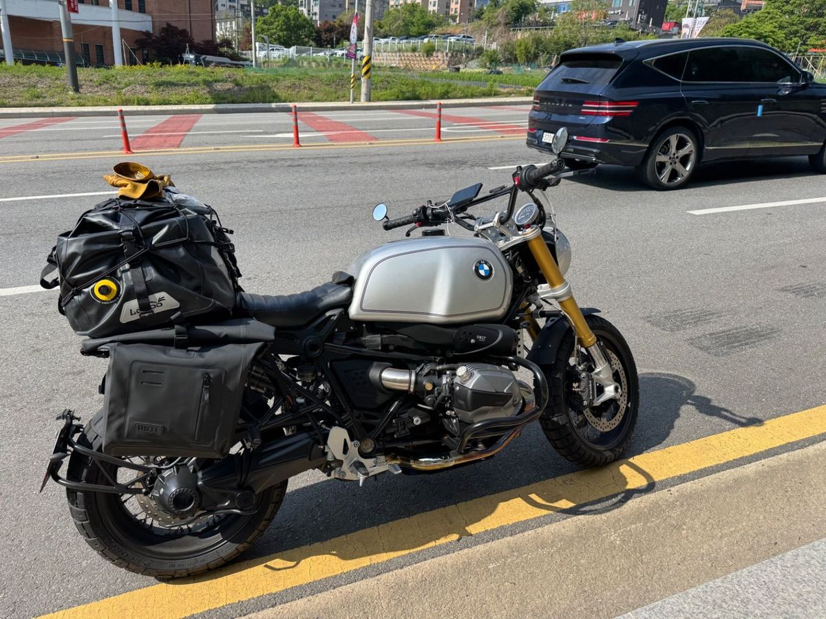 BMW R nine T  4