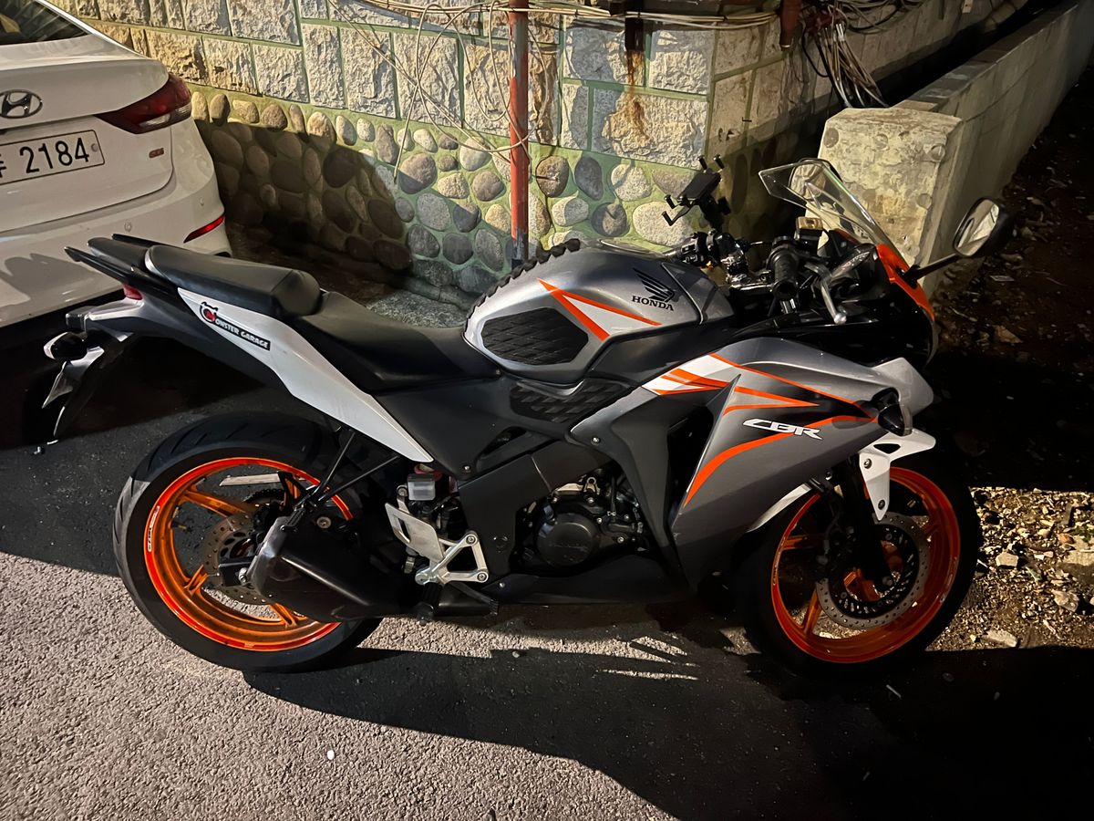 혼다 CBR 125 R thumb 2