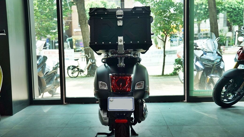 베스파 GTS 300 슈퍼스포츠 more