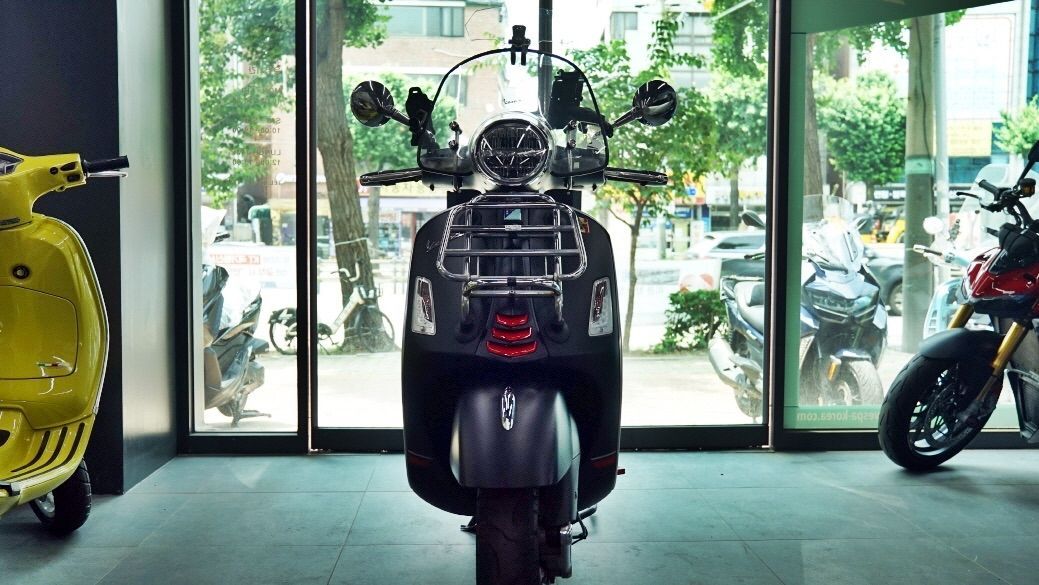 베스파 GTS 300 슈퍼스포츠 main