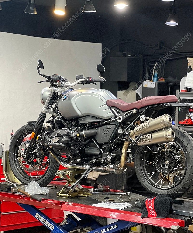 BMW R nine T 스크램블러 main