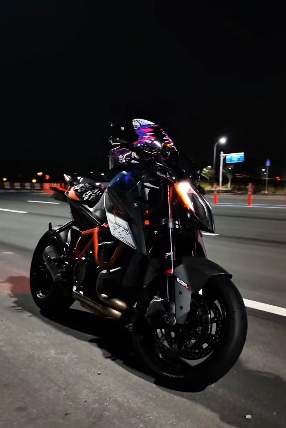 KTM 1290 슈퍼듀크 R main