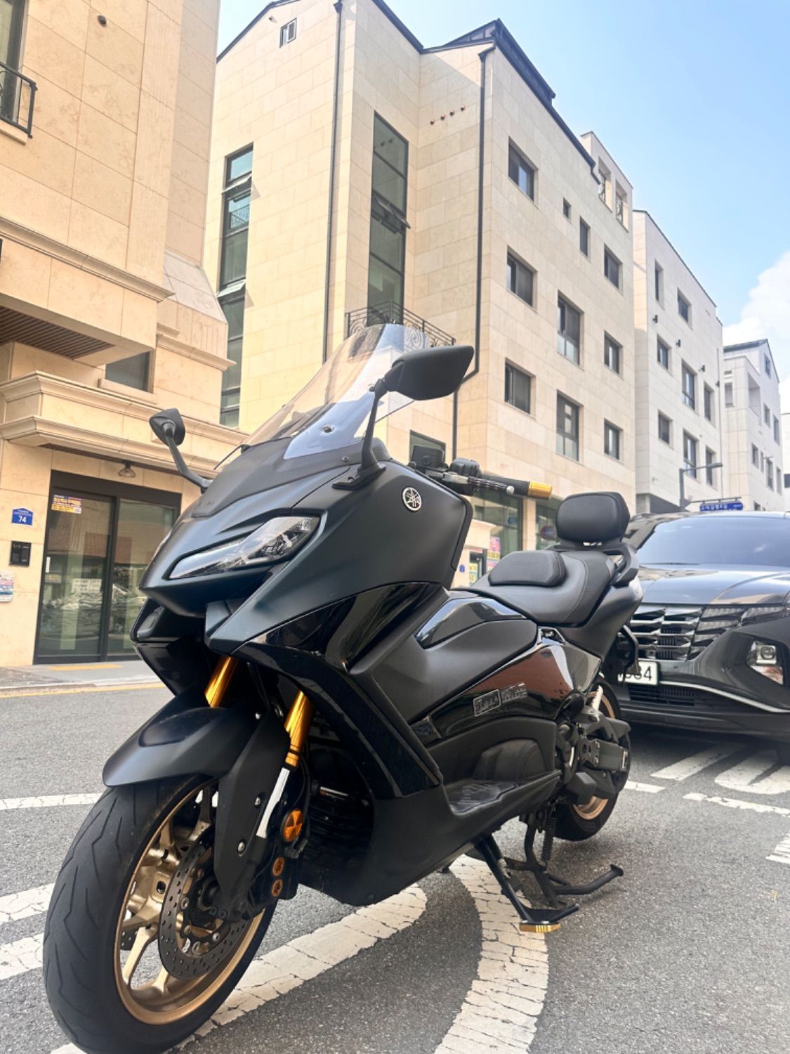 야마하 TMAX 560 more