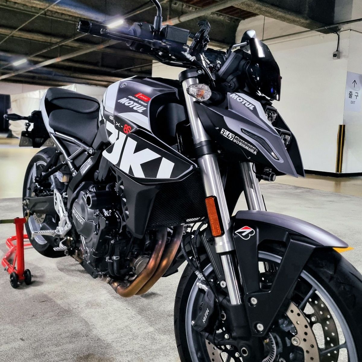 스즈키 GSX 8S 4