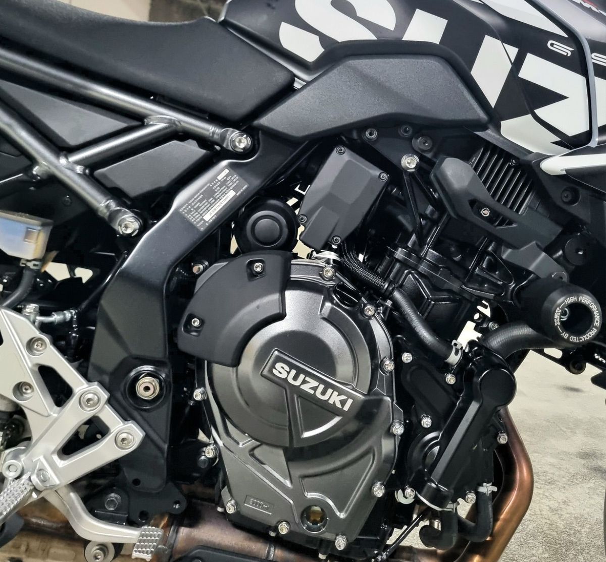 스즈키 GSX 8S 9