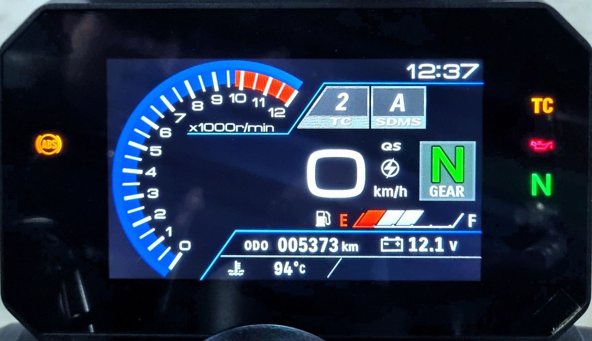 스즈키 GSX 8S 10