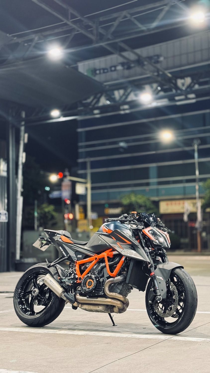 KTM 1290 슈퍼듀크 R thumb 2