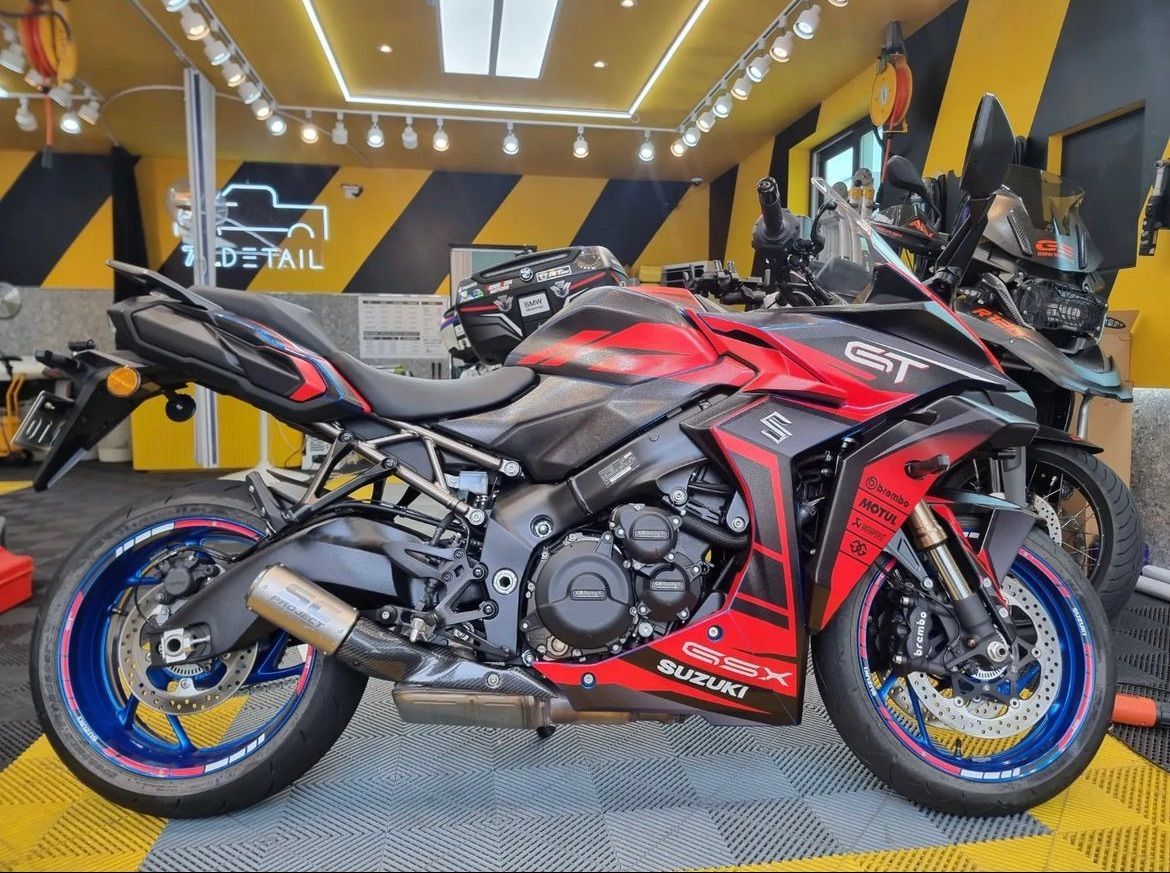 스즈키 GSX S 1000 GT 4