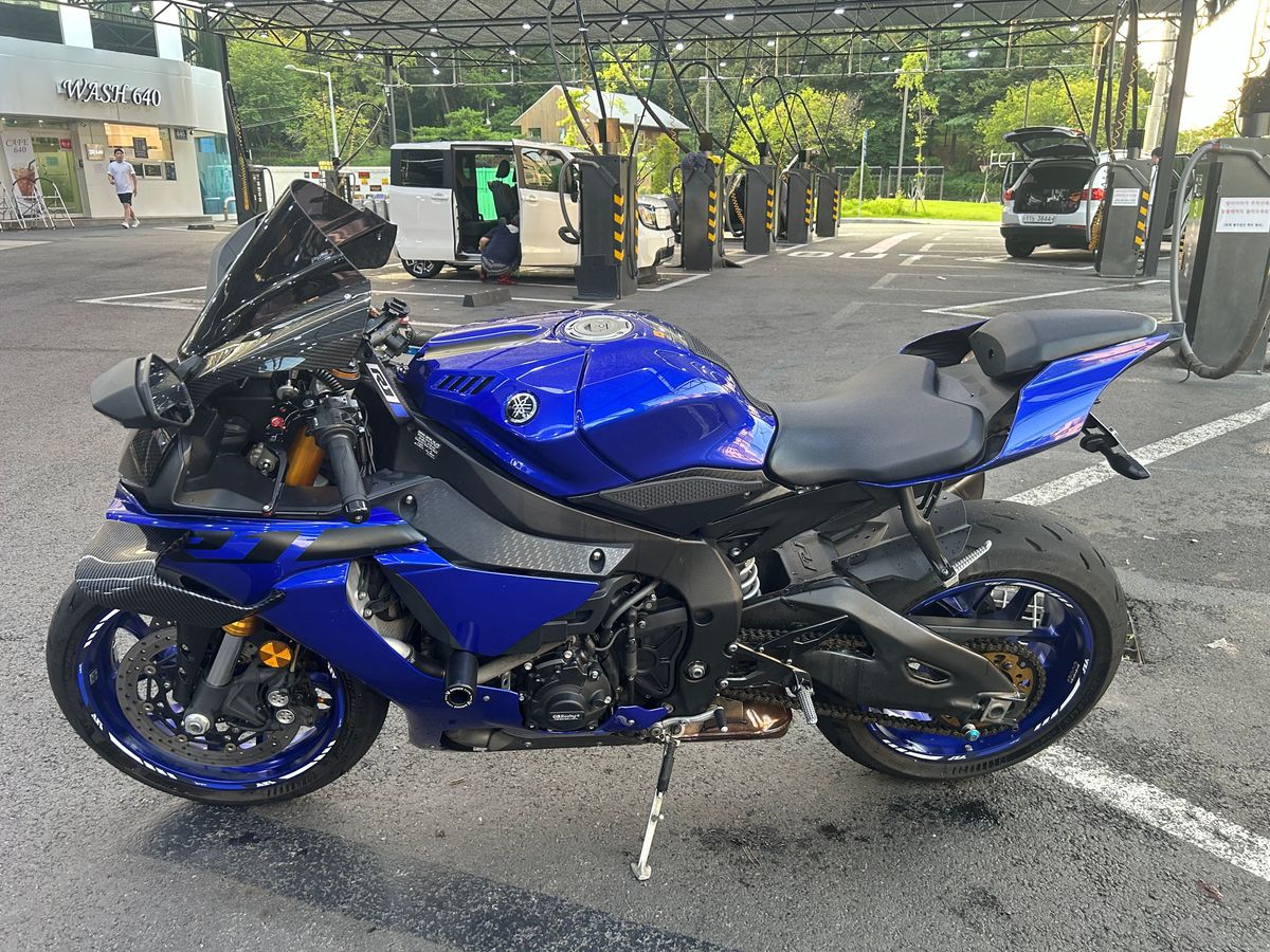 야마하 YZF R1 thumb 2