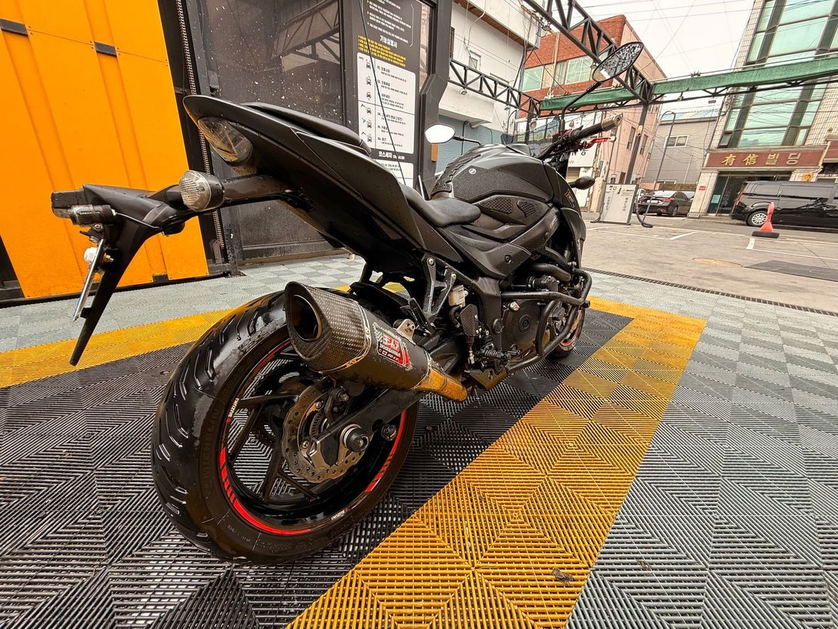 스즈키 GSX S 750 4