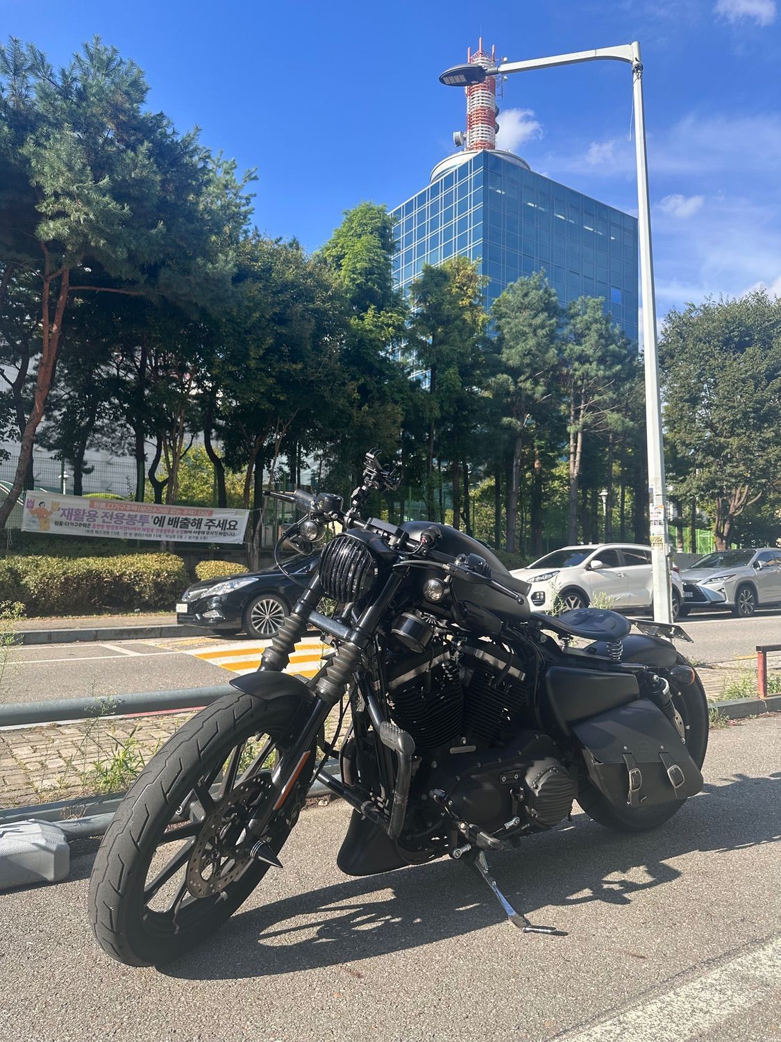 할리데이비슨 아이언 883 more