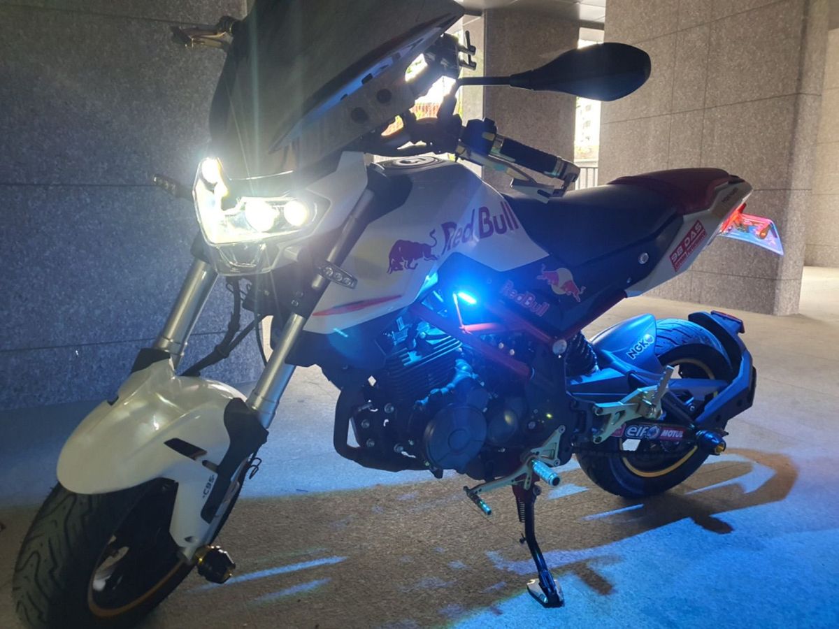 베넬리 TNT 125 7