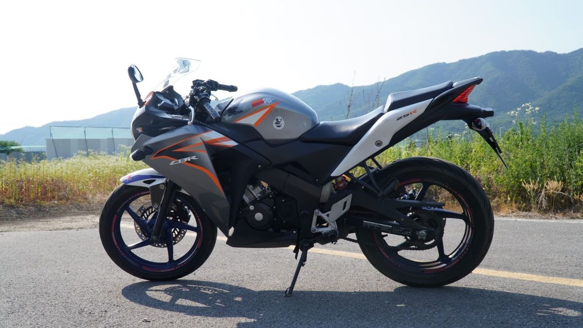 혼다 CBR 125 R main