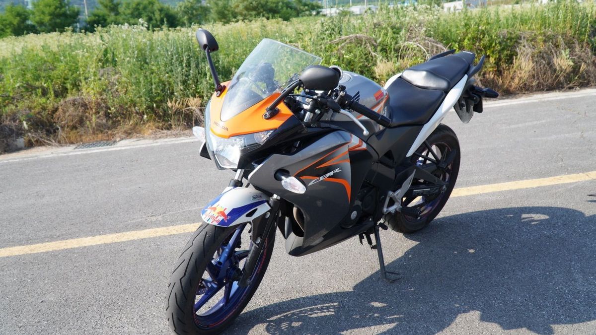 혼다 CBR 125 R thumb 2