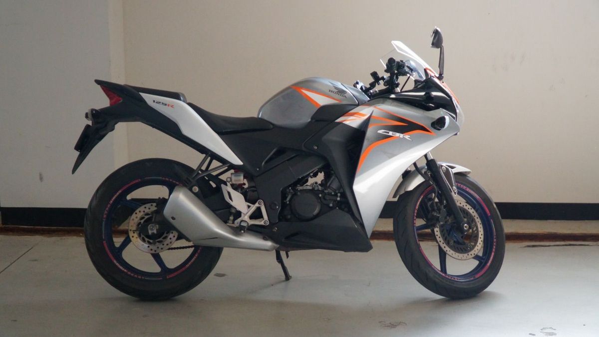 혼다 CBR 125 R 10