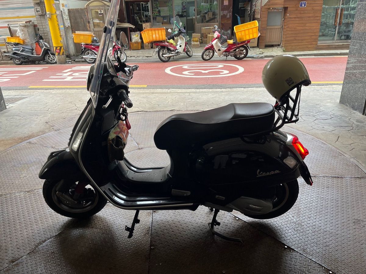 베스파 GTS 125 more