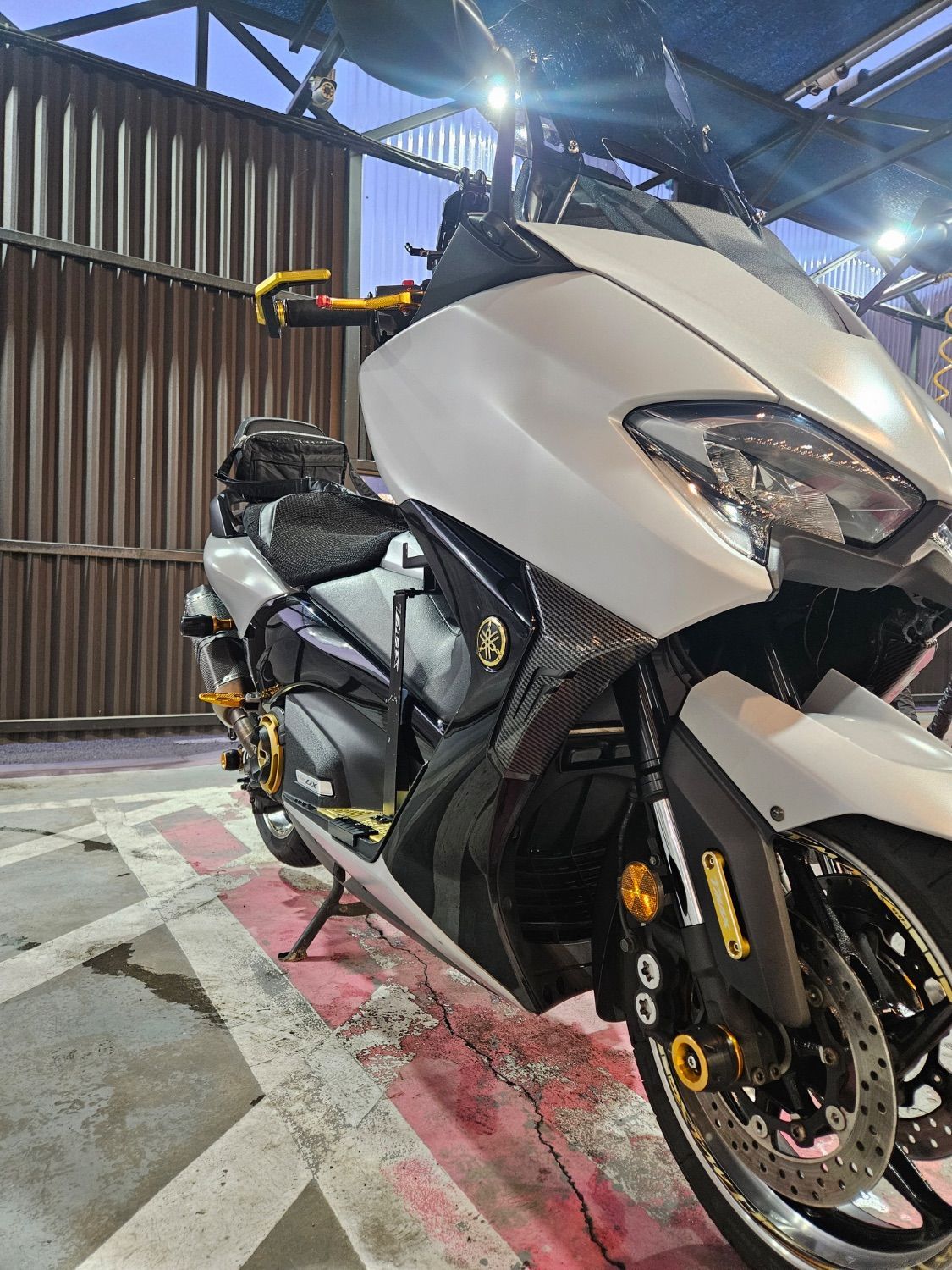야마하 TMAX DX main