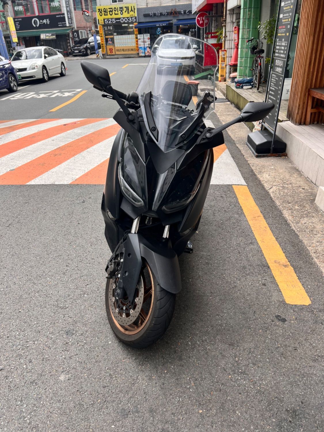 야마하 XMAX 300 ABS main
