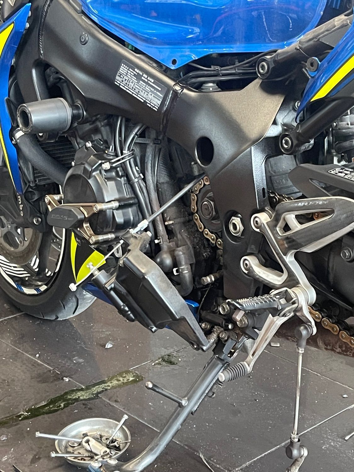 스즈키 GSX S 1000 9