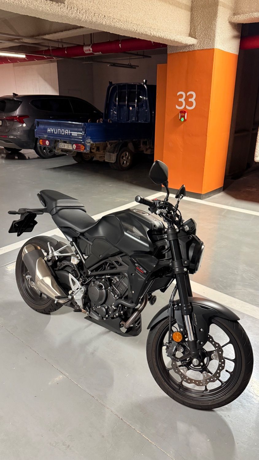 혼다 CB 300 R main
