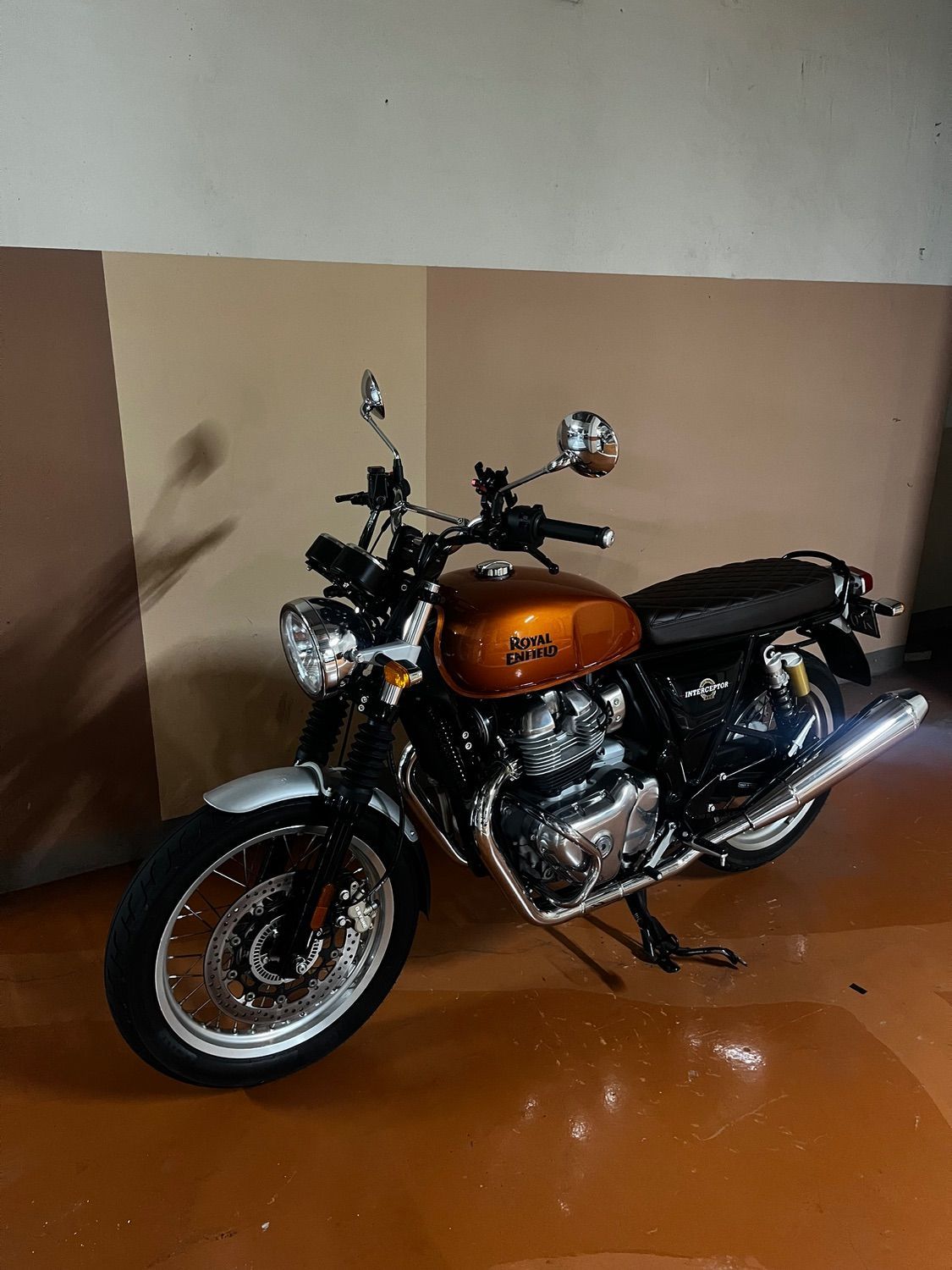 로얄엔필드 인터셉터 650 main