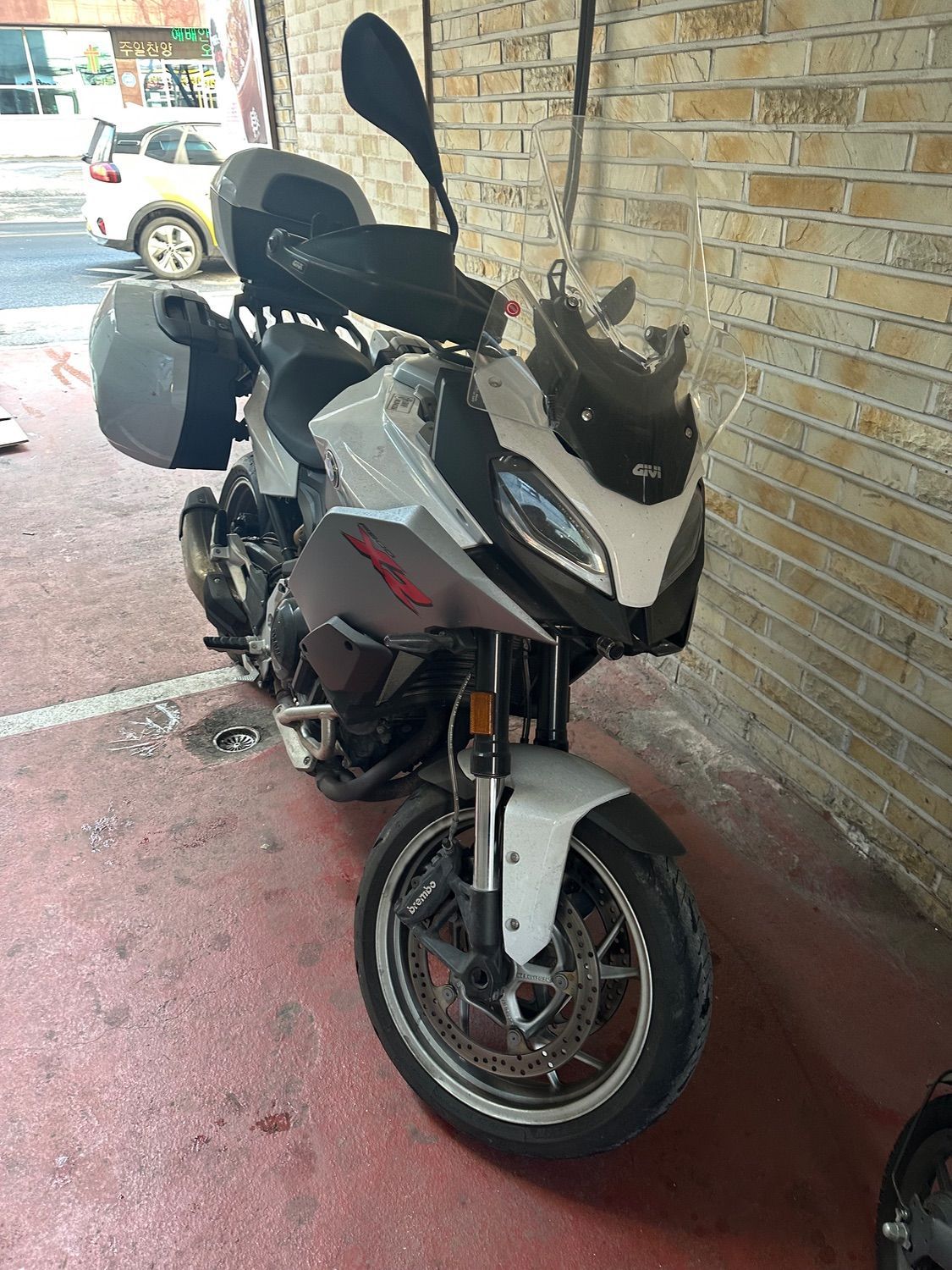 BMW F 900 XR main