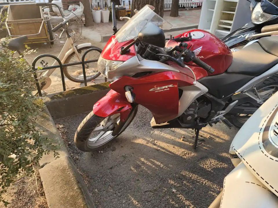 혼다 CBR 250 R main