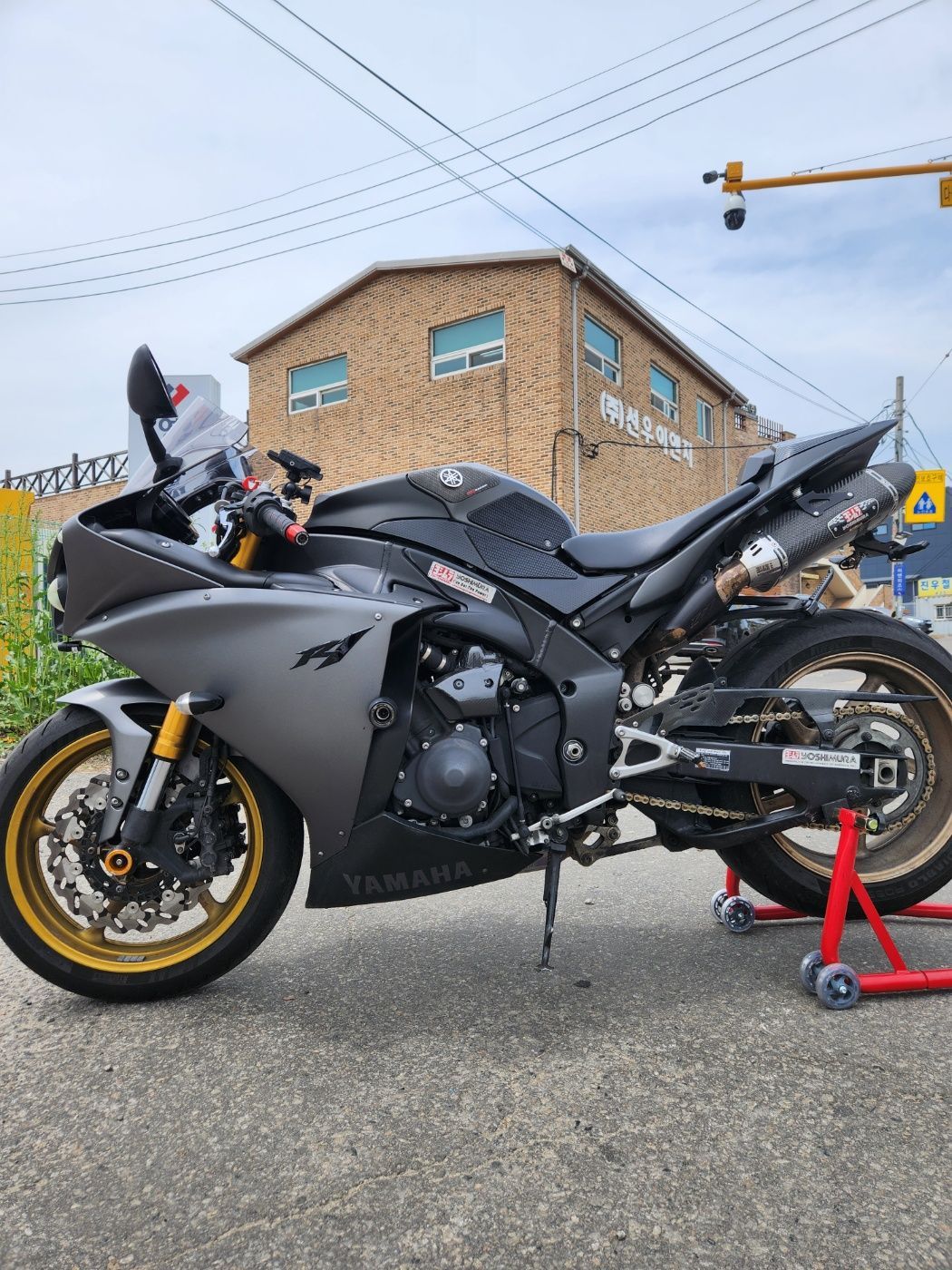 야마하 YZF R1 thumb 2