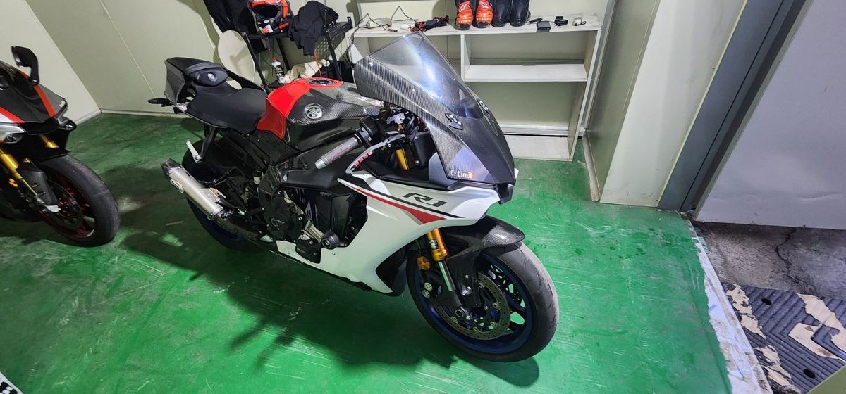 야마하 YZF R1 main