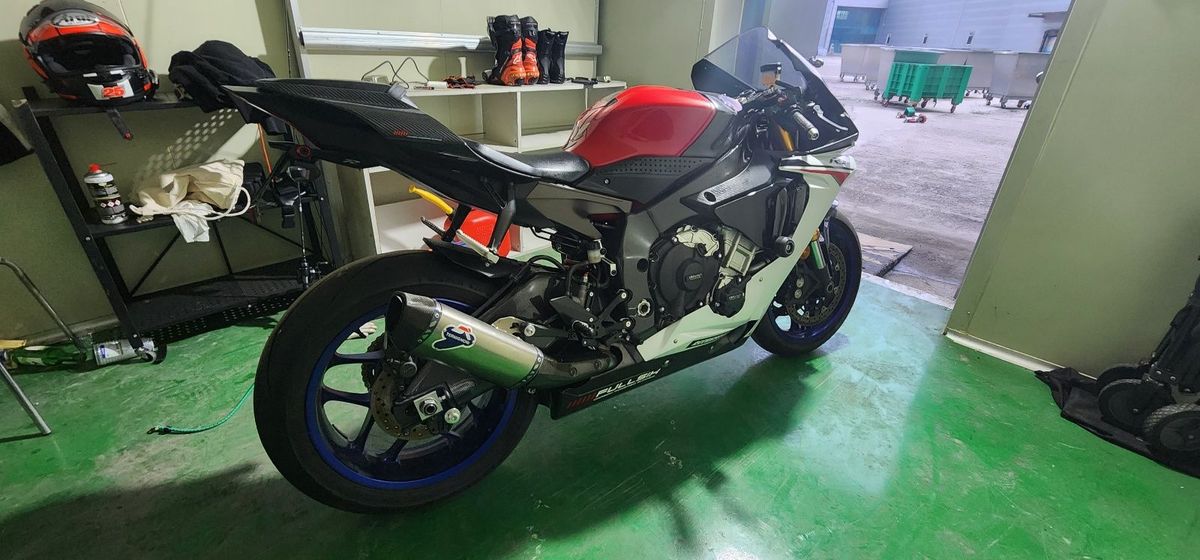야마하 YZF R1 7