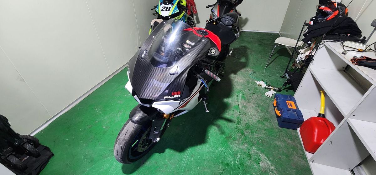 야마하 YZF R1 more