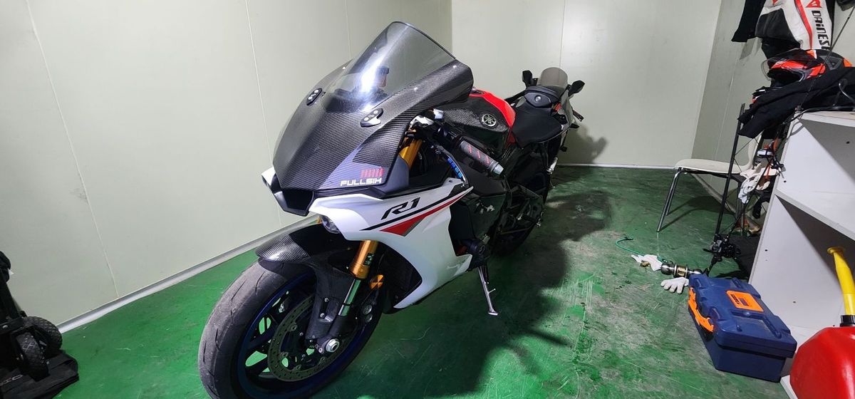 야마하 YZF R1 thumb 2