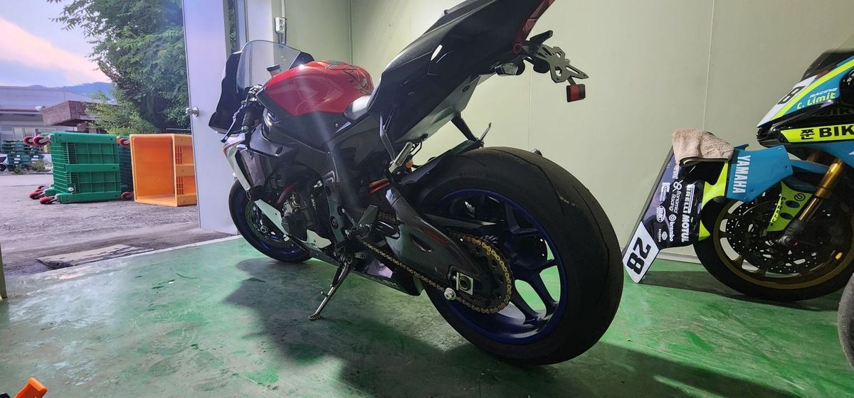 야마하 YZF R1 4