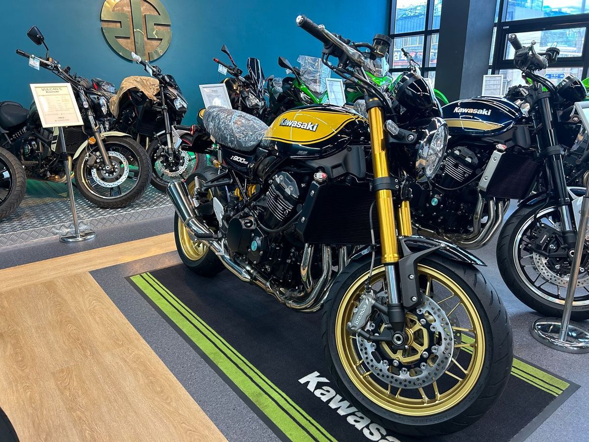 가와사키 Z 900 RS SE 6