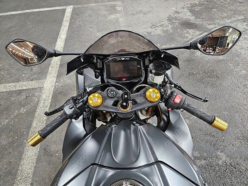 스즈키 GSX R 1000 R 8