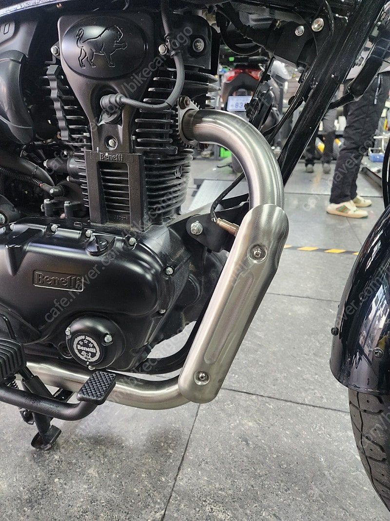 베넬리 임페리알레 400 ABS 4