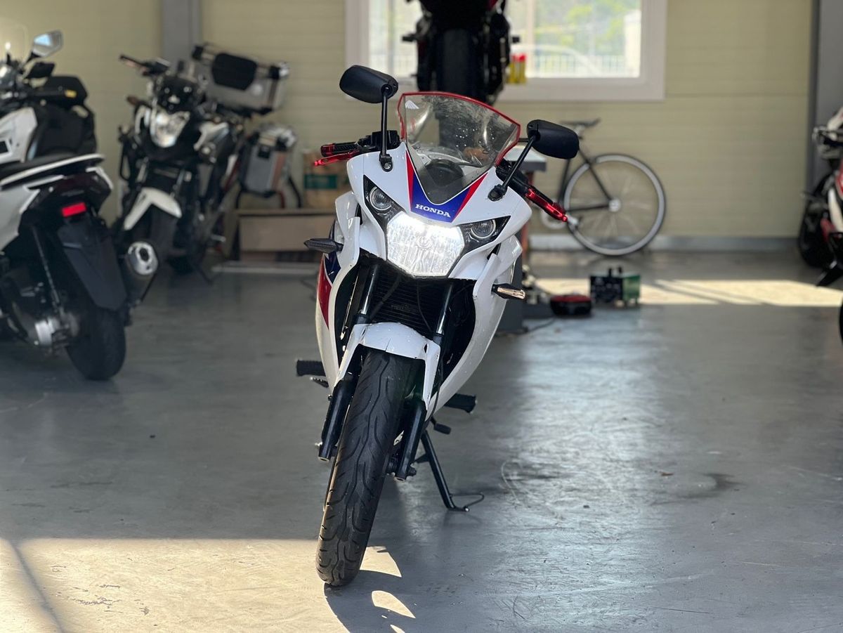 혼다 CBR 125 R 8