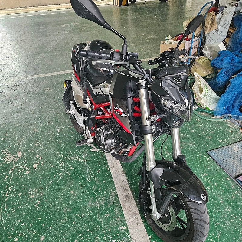 베넬리 TNT 125 6
