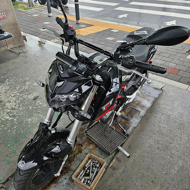 베넬리 TNT 125 main