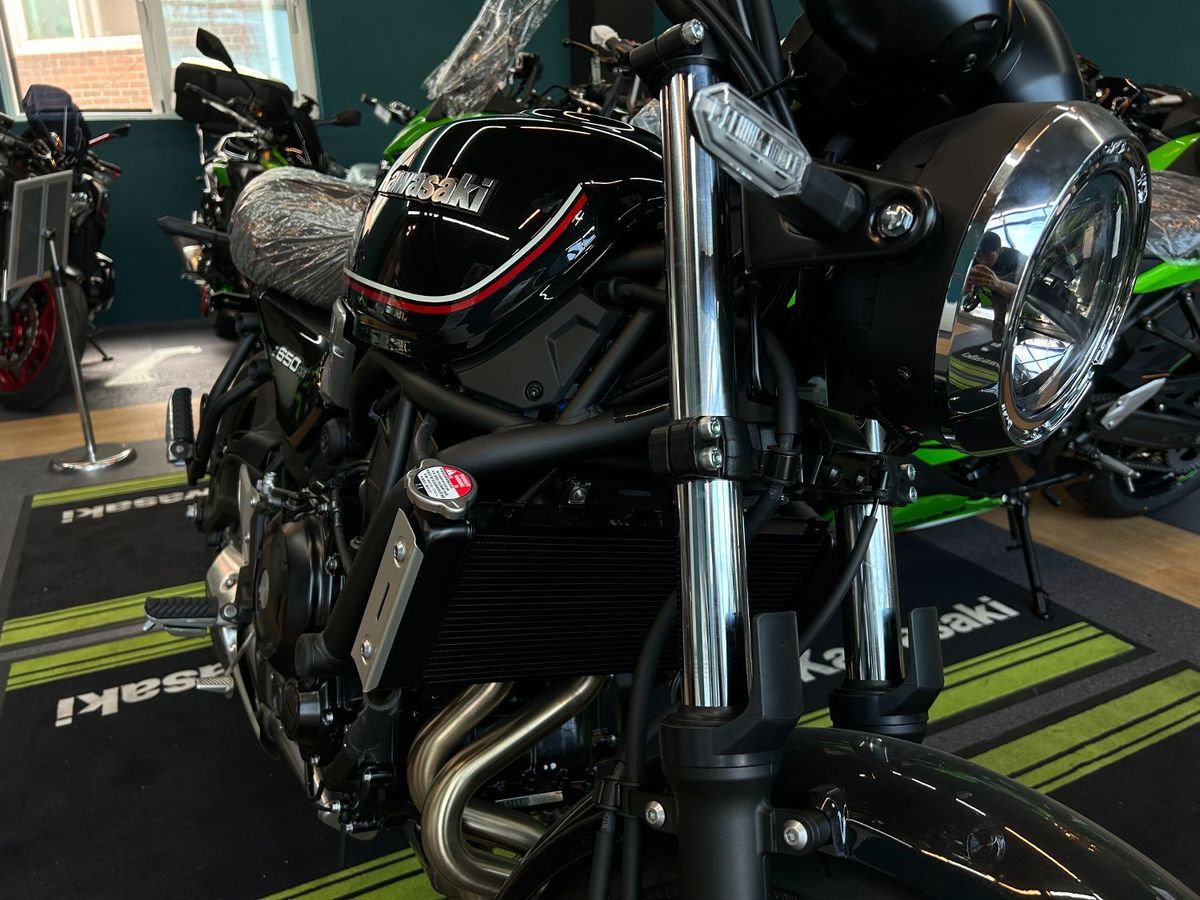 가와사키 Z 650 RS 7