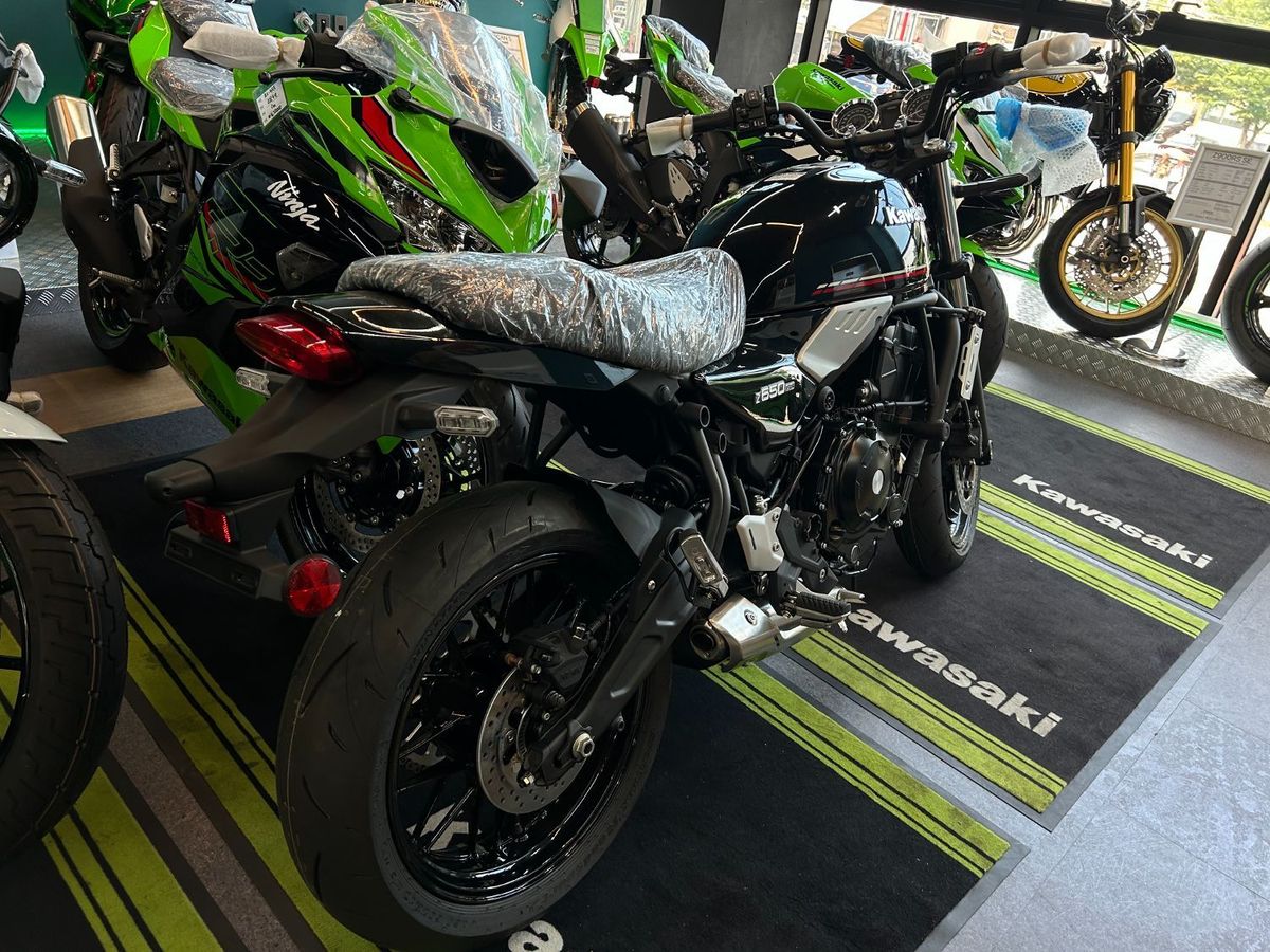 가와사키 Z 650 RS 11
