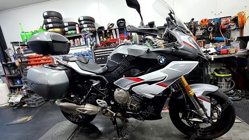 BMW S 1000 XR main
