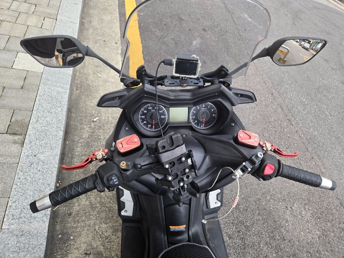 야마하 XMAX 300 ABS 5